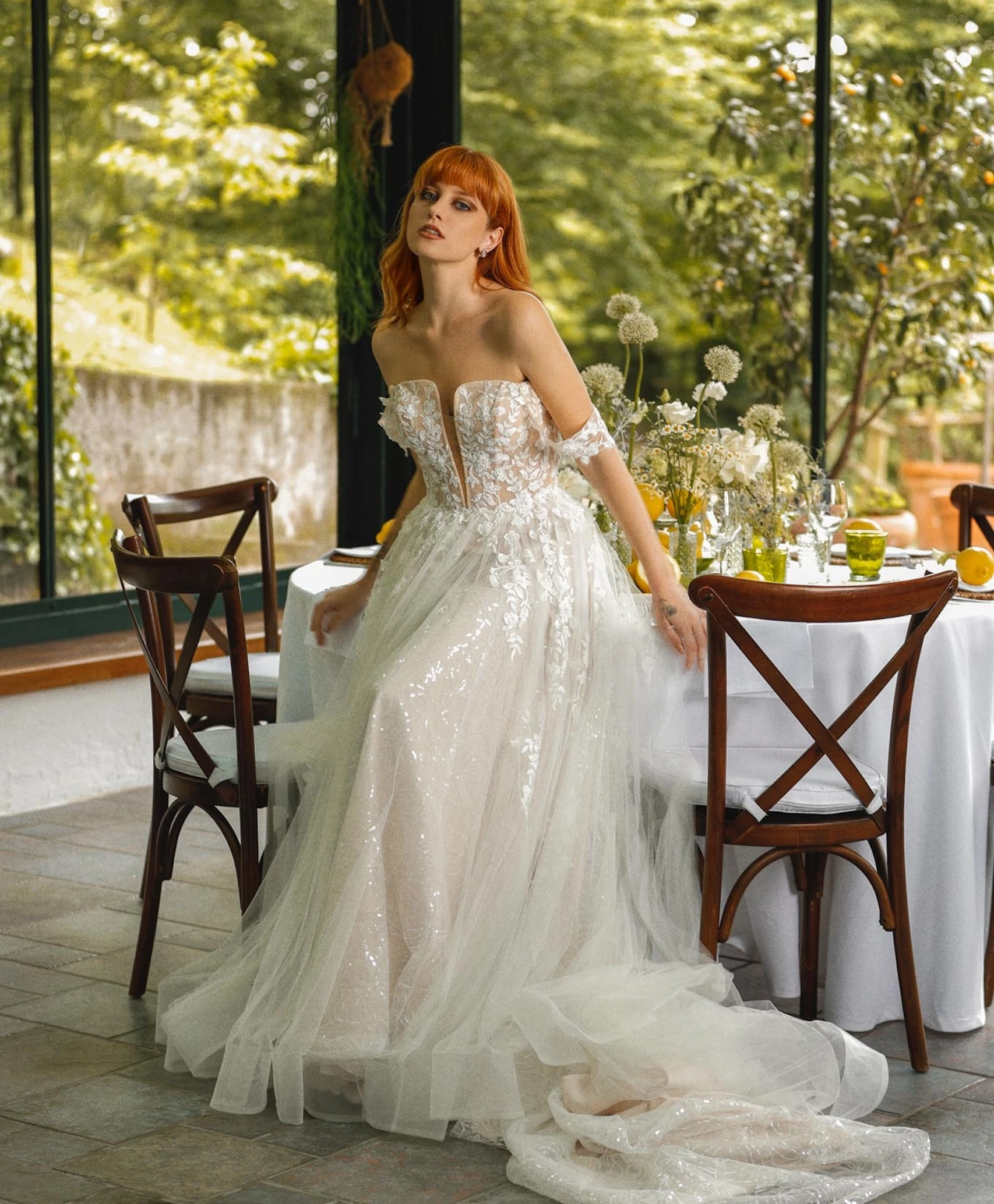 Shooting fotografico con abito da sposa nella Limonaia